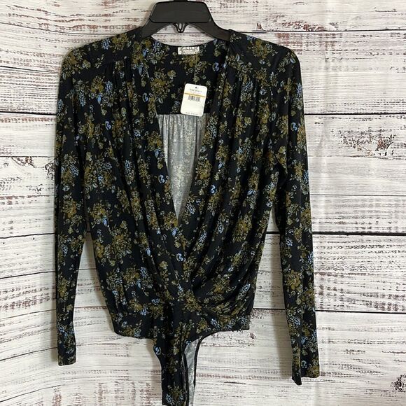 Free people bodysuit Womens Sz Small Long Sleeve Floral V Neck night combo NWT - Picture 4 of 9